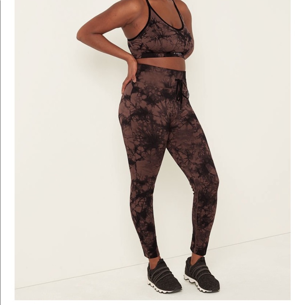 - 🤎🖤Victoria Secret PINK light weight Joggers